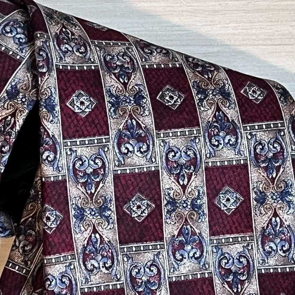 Johnny Carson Mens Silk Tie